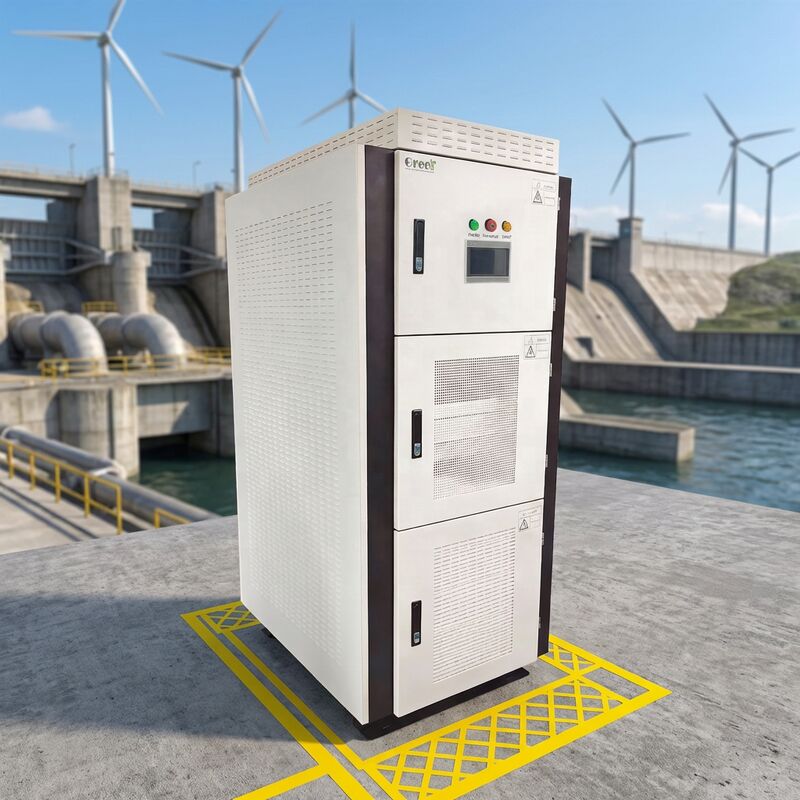 Контроллер с выходной частотой 50/60 Гц, работающий от сети, с диапазоном входного напряжения постоянного тока 240-550 В и защитой IP20 для управления энергопотреблением